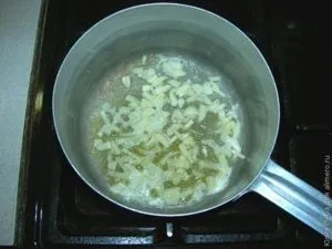 Куряча грудка тушкована в сметані (маринована куряча грудка) Куряча грудка тушкована в сметані