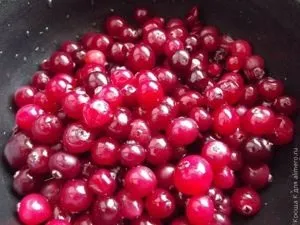 Курка в журавлинному соусі