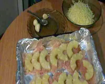Куряча грудка з ананасами
