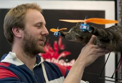 Літаючий кіт orvillecopter - нове слово в таксидермії (нове слово таксидермії) Літаючий кіт orvillecopter - нове слово в таксидермії