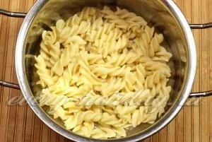 Макарони з куркою і овочами (твердих сортів пшениці) Макарони з куркою і овочами