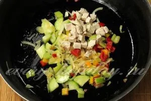 Макарони з куркою і овочами (макарони) Макарони з куркою і овочами
