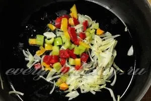Макарони з куркою і овочами (курка) Макарони з куркою і овочами
