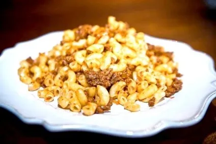Макарони з тушонкою