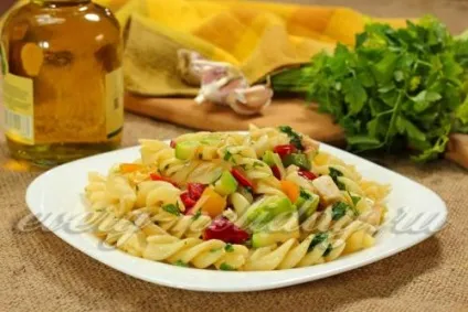 Макарони з куркою і овочами (овочами) Макарони з куркою і овочами