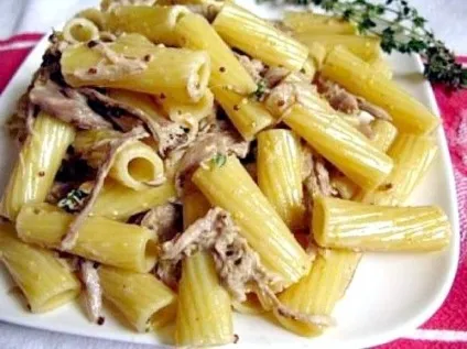 Макарони з тушонкою