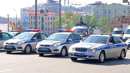 Машинам спецслужб хочуть дати право - таранити - авто у дворах ( «таранити» машини у дворах можуть дозволити пожежним і швидкої допомоги) Машинам спецслужб хочуть дати право - таранити - авто у дворах