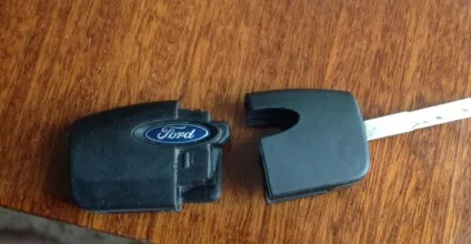 Міняємо батарейку в ключі на ford focus 2