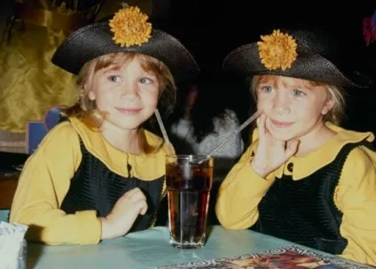 Мері-Кейт олсен (mary-kate olsen) біографія, фото, особисте життя (біографія) Мері-Кейт олсен (mary-kate olsen) біографія, фото, особисте життя