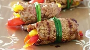 М'ясні рулетики з начинкою рецепти відмінних закусок з фото (м'ясні рулетики з начинкою) М'ясні рулетики з начинкою рецепти відмінних закусок з фото
