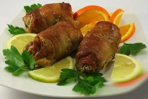 М'ясні рулетики з начинкою рецепти відмінних закусок з фото (рецепт м'ясних рулетиків з начинкою) М'ясні рулетики з начинкою рецепти відмінних закусок з фото
