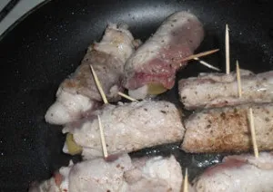 М'ясні рулетики з начинкою рецепти відмінних закусок з фото (рецепти) М'ясні рулетики з начинкою рецепти відмінних закусок з фото
