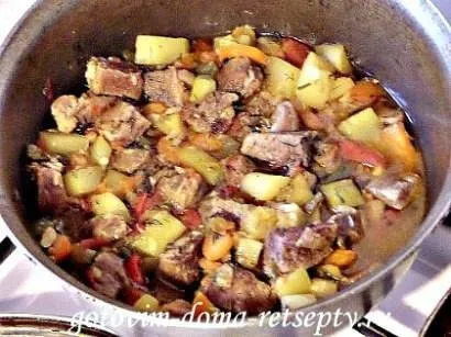 М'ясо з кабачками і помідорами - з фото