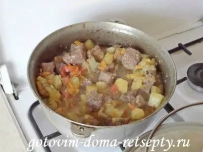 М'ясо з кабачками і помідорами - з фото