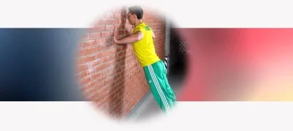 Віджимання від стіни для рук і грудних м'язів техніка, які м'язи працюють, користь (фото, відео)