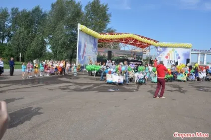 Парад колясок! Багато фото і наші призи! Країна мам (парад колясок) Парад колясок! Багато фото і наші призи! Країна мам