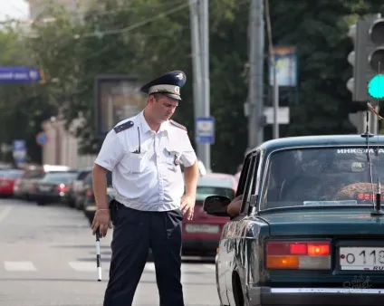 Відповідальність за передачу керування автомобілем особі, яка має прав на управління автомобілем (особі) Відповідальність за передачу керування автомобілем особі, яка має прав на управління автомобілем