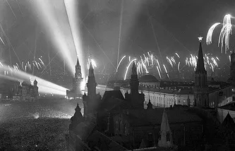 Чому перемогу над фашизмом відзначають 8 і 9 травня - суспільство () Чому перемогу над фашизмом відзначають 8 і 9 травня - суспільство