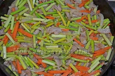 Пагони часнику з м'ясом (м'ясом) Пагони часнику з м'ясом