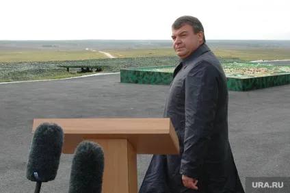Чому екс-міністр оборони України анатолій сердюків будує запаморочливу кар'єру (оборони) Чому екс-міністр оборони України анатолій сердюків будує запаморочливу кар'єру