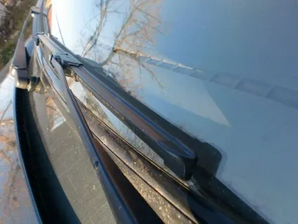 Чому скриплять щітки склоочисника автомобіля