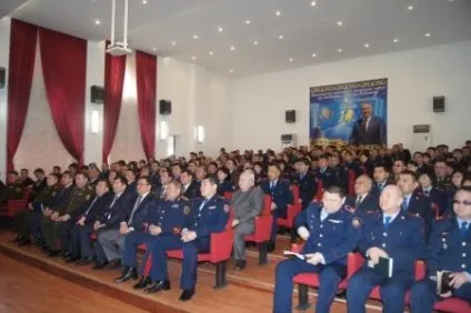 Поліцейські Мангістау проводили свого колишнього керівника Аманжолов кабилова (генераламайора) Поліцейські Мангістау проводили свого колишнього керівника Аманжолов кабилова
