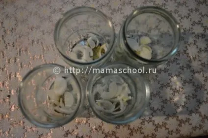 Помідори дольками з цибулею і маслом на зиму (маслом) Помідори дольками з цибулею і маслом на зиму