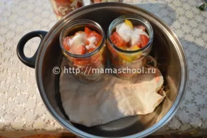 Помідори дольками з цибулею і маслом на зиму (маслом) Помідори дольками з цибулею і маслом на зиму