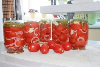 Помідори дольками з цибулею і маслом на зиму 2 (часточками) Помідори дольками з цибулею і маслом на зиму 2