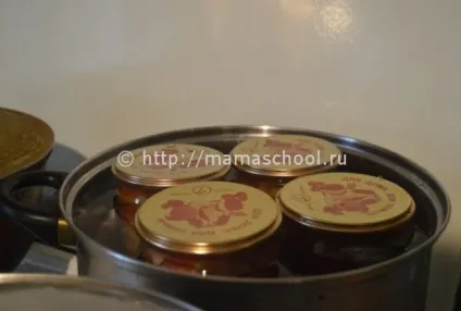 Помідори дольками з цибулею і маслом на зиму (зиму) Помідори дольками з цибулею і маслом на зиму