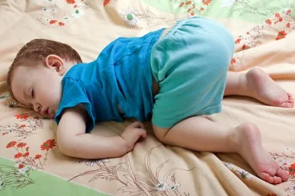Поза дитини під час сну