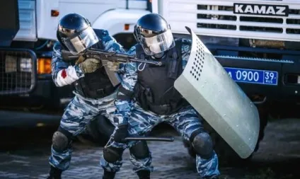 Застосування зброї правоохоронними органами і закон про поліцію України (зброї) Застосування зброї правоохоронними органами і закон про поліцію рф