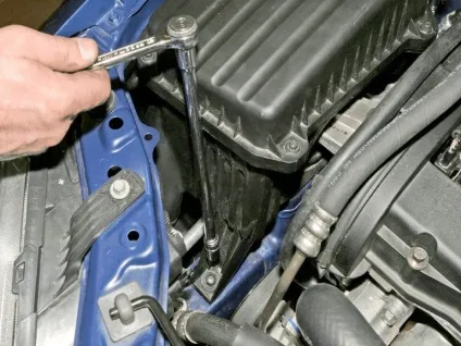 Перевірка стану і заміна ременя приводу ГРМ chevrolet lacetti (приводу допоміжних агрегатів) Перевірка стану і заміна ременя приводу ГРМ chevrolet lacetti