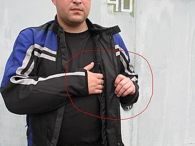 роздягнути мотоцикліста