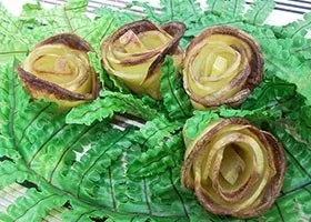 Рецепт троянди з картоплі