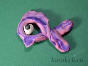 Рибки - ліплення з пластиліну, каракулі (Катаємо жовтого пластиліну) Рибки - ліплення з пластиліну, каракулі