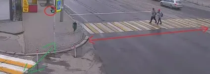 Кинувся захищати даму