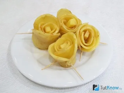 Рецепт троянди з картоплі