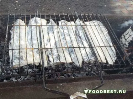 Рецепт скумбрії запеченої на багатті в решітці (основна страва) Рецепт скумбрії запеченої на багатті в решітці