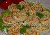 Рулет з лаваша з куркою і корейської морквою (корейської) Рулет з лаваша з куркою і корейської морквою