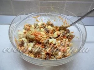 Рулет з лаваша з куркою і корейської морквою (куркою корейської морквою) Рулет з лаваша з куркою і корейської морквою