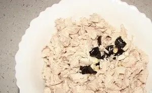 Салат з ананасом і курячими грудками рецепт з фото крок за кроком (рецепт салату з ананасами і курячими грудками) Салат з ананасом і курячими грудками рецепт з фото крок за кроком