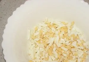 Салат з ананасом і курячими грудками рецепт з фото крок за кроком (рецепт салату з ананасами і курячими грудками) Салат з ананасом і курячими грудками рецепт з фото крок за кроком