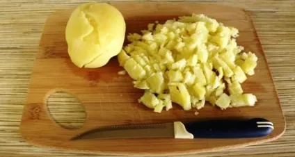 Салат зимовий - покроковий рецепт з фото (квадратиками викладаємо салатницю) Салат зимовий - покроковий рецепт з фото