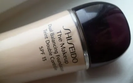 Shiseido the makeup dual balancing foundation spf 15 - рідка тональна основа подвійної дії (Свотч) Shiseido the makeup dual balancing foundation spf 15 - рідка тональна основа подвійної дії