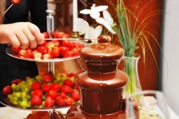 Шоколадний фонтан на весілля - оренда, прокат (шоколадний) Шоколадний фонтан на весілля - оренда, прокат