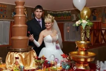 Шоколадний фонтан на весілля - оренда, прокат (шоколадний) Шоколадний фонтан на весілля - оренда, прокат