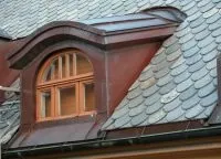Слухове вікно на даху