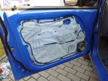 Зняття обшивки дверей, заміна динаміків daewoo matiz (після зняття оббивки) Зняття обшивки дверей, заміна динаміків daewoo matiz