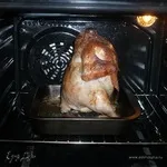 Курка в золотистої шубці, або запечена на пляшці рецепт 👌 з фото покроковий, їмо вдома (пляшці) Курка в золотистої шубці, або запечена на пляшці рецепт 👌 з фото покроковий, їмо вдома